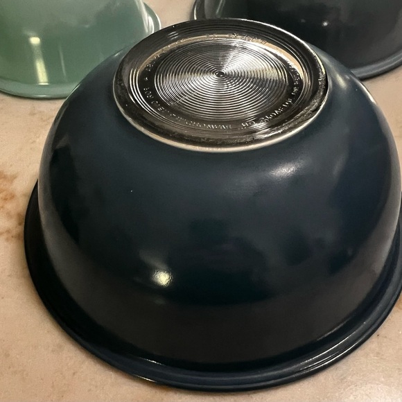 3 Piece set of vintage Pyrex Moody Blues nesting mixing bowls with clear bottoms - Picture 3 of 11